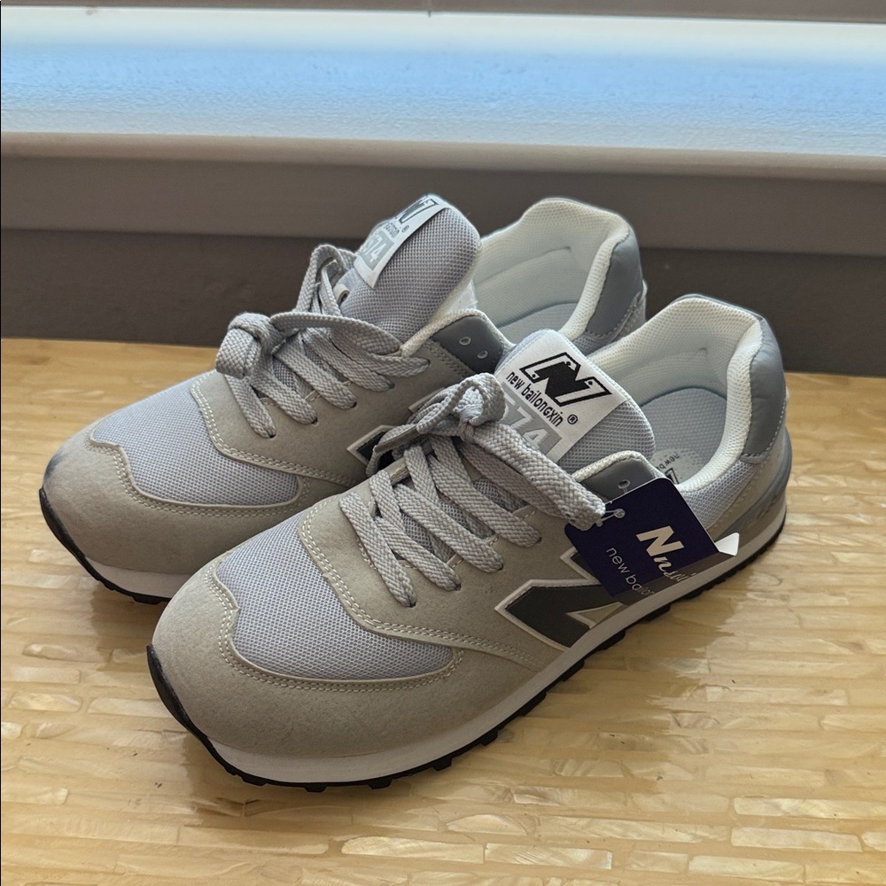 New Bailongxin 574 Light Gray and White Sneakers